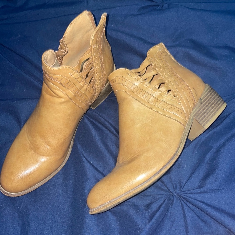 Boutique by Corkys tan booties